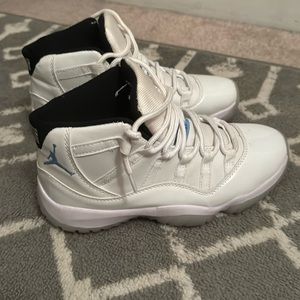 Jordan 11 Legend Blue